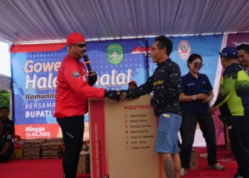 (Bupati Kukar Edi Damansyah Serahkan Doorprize Utama/Istimewa)