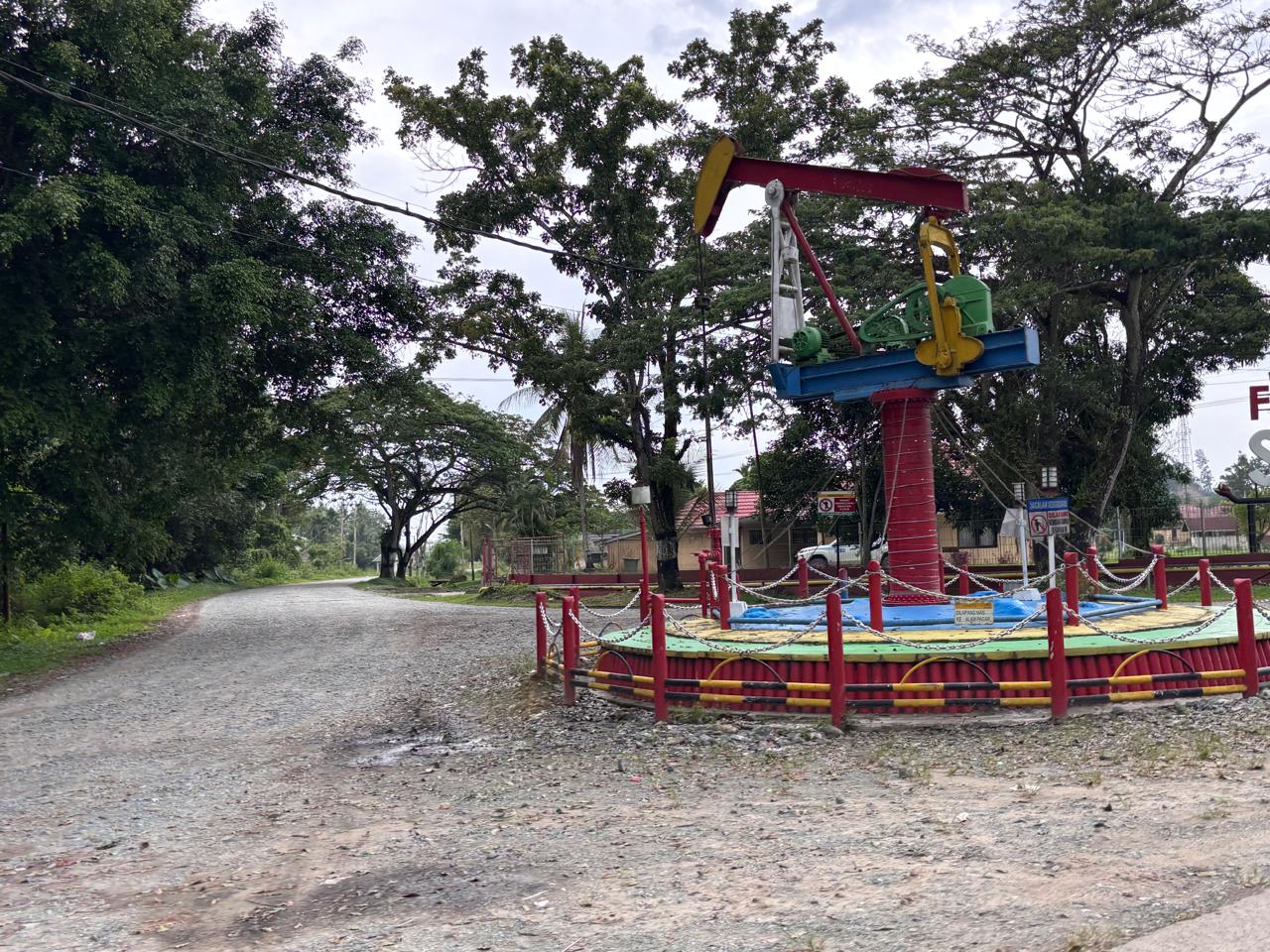 Ikon Pompa Angguk, sebagai salah satu pertanda perkembangan industri migas di Sangasanga sejak era penjajahan Belanda (Sirana.id)