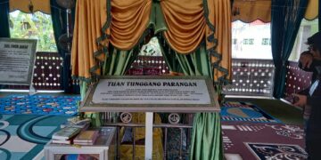 Makam Tuan Tunggang Parangan di Kutai Lama.