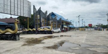 patung naga di Pelabuhan Kutai Lama (sirana.id)