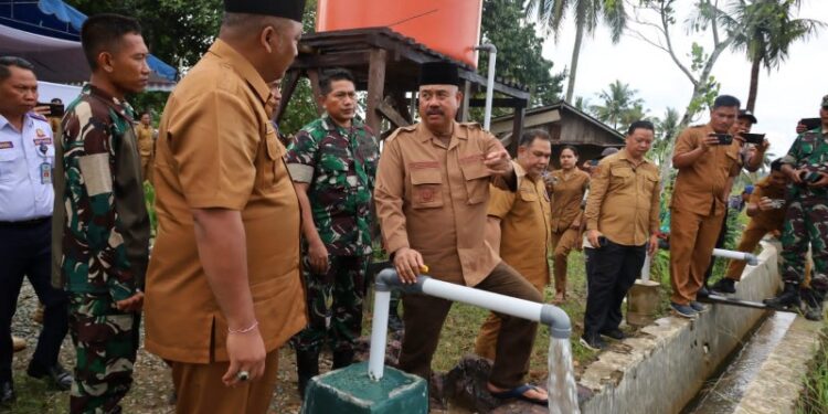 (Bupati Kukar Edi Damansyah Tinjau Sumur Bor Desa Kertabuana/Istimewa)