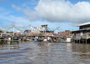 Jembatan penghubung di Desa Muara Siran