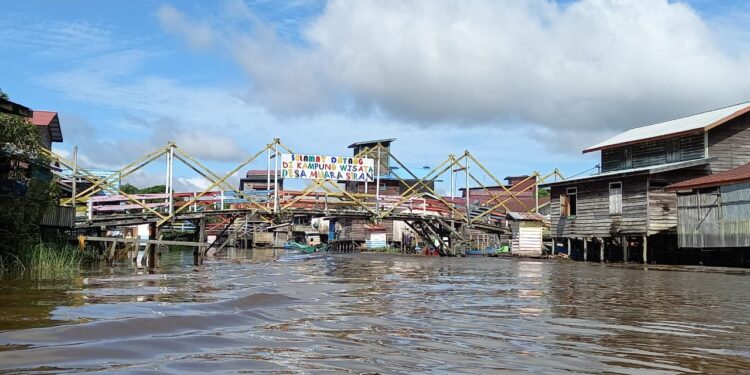 Jembatan penghubung di Desa Muara Siran