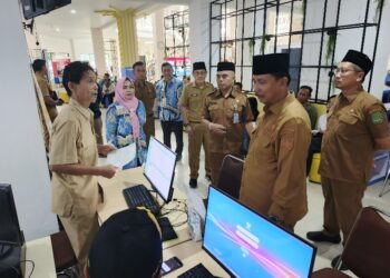 (Sekda Kukar Sidak Pelayanan Publik Hari Pertama Kerja/Istimewa)