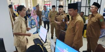 (Sekda Kukar Sidak Pelayanan Publik Hari Pertama Kerja/Istimewa)