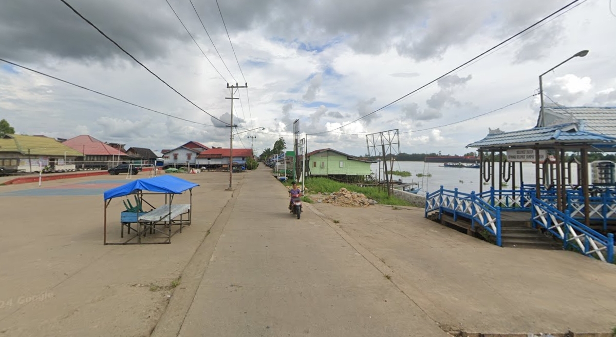 Suasana dekat Dermaga muara kaman