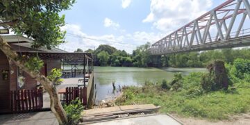 salah satu titik untuk menikmati pemandangan di Sangasanga. Lokasinya di bawah jembatan Sangasanga