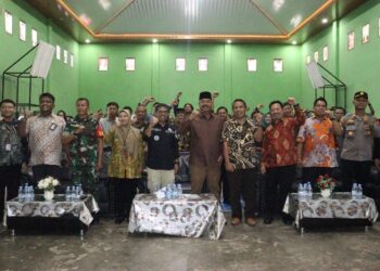 (Penyerahan Piagam Pencanangan Desa Cantik/Istimewa)