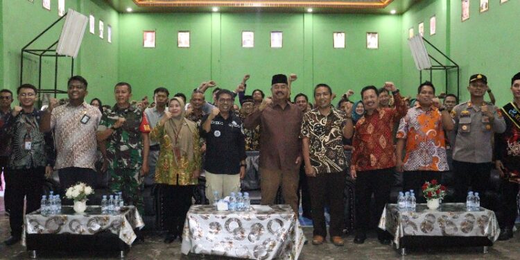 (Penyerahan Piagam Pencanangan Desa Cantik/Istimewa)