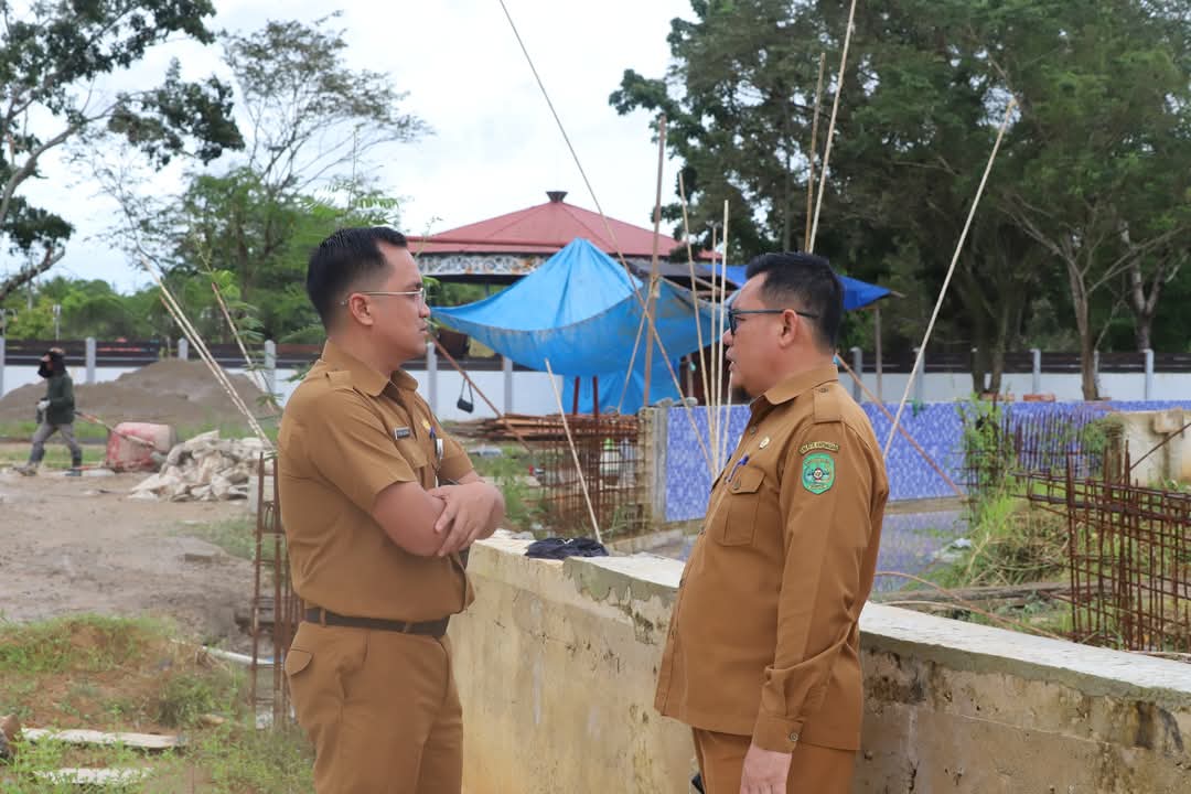 Arianto saat meninjau Pulau Kumala