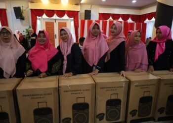 (Silaturahmi Pengurus dan Anggota Majelis Taklim Masjid Agung Sultan Sulaiman Tenggarong Bersama Bupati Kukar/Istimewa)
