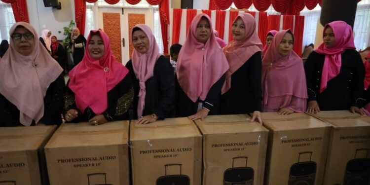 (Silaturahmi Pengurus dan Anggota Majelis Taklim Masjid Agung Sultan Sulaiman Tenggarong Bersama Bupati Kukar/Istimewa)