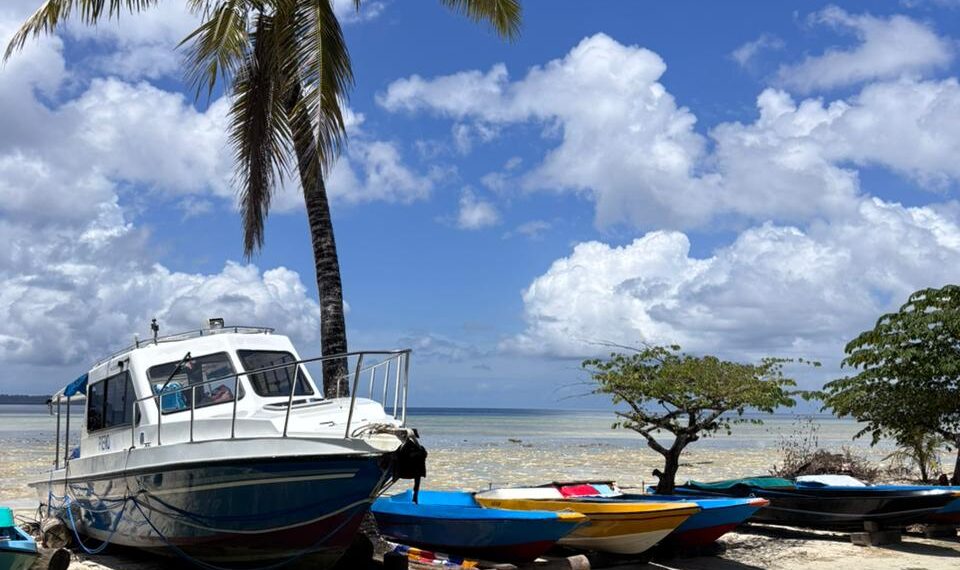 Pantai di Kampung payung payung Pulau Maratua (Foto: Nofiyatul Chalimah)