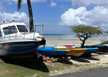 Pantai di Kampung payung payung Pulau Maratua (Foto: Nofiyatul Chalimah)