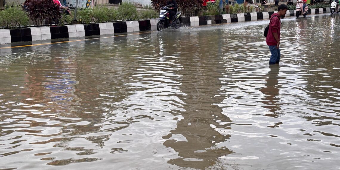 banjir di kawasan Jalan Juanda, Samarinda (Sirana.id)