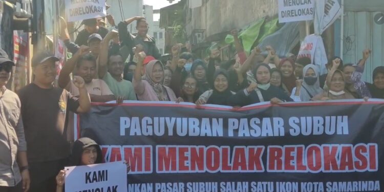 Protes pedagang pasar subuh pada 4 Mei 2025 (foto: Paguyuban Pasar Subuh)
