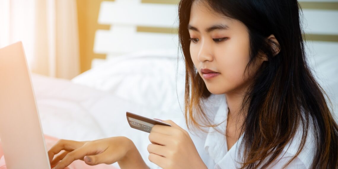 ilustrasi transaksi keuangan online
