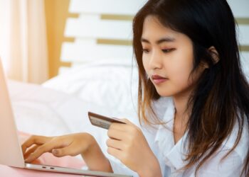 ilustrasi transaksi keuangan online