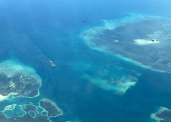 Ilustrasi laut Kalimantan Timur dari ketinggian (foto: Nofiyatul Chalimah)