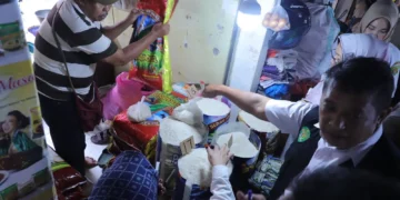 Respons isu beras oplosan, tim lakukan pemeriksaan beras di beberapa titik Samarinda (foto: Pemprov kaltim)