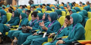 peserta rakernas PKK di Samarinda pada Selasa (8/7/25) (foto: Diskominfo Kaltim)