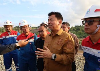 (Sekda Kukar meninjau semburan lumpur bercampur gas milik PT Pertamina EP, Sangasanga/istimewa)