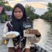 Perempuan babulu laut, Lina Rais yang meningkatkan nilai kerang dara dari daerahnya (Foto: Nofiyatul Chalimah)