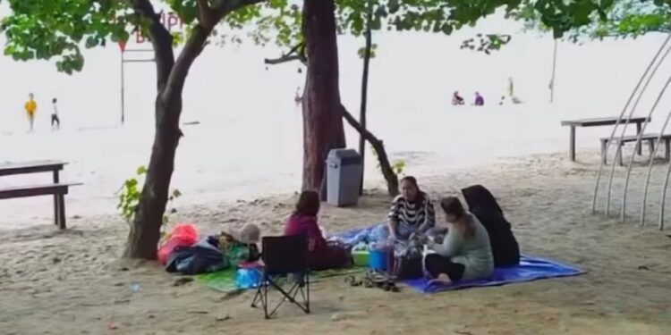 Wisata Pantai Panrita Lopi