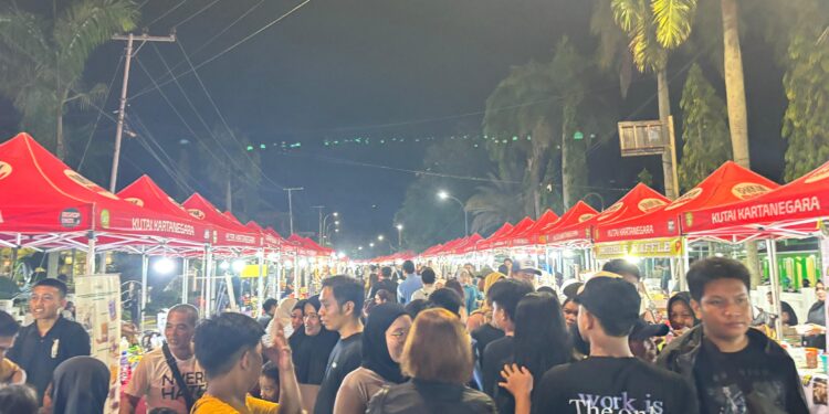 Suasana bazaar di Kutai Kartanegara