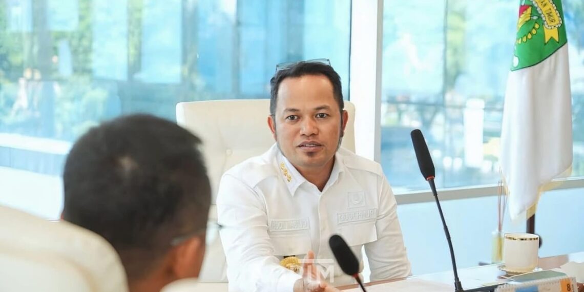 Gubernur Kaltim Rudy Mas'ud saat berdiskusi dengan Edi Mulyadi (foto: Pemprov Kaltim)