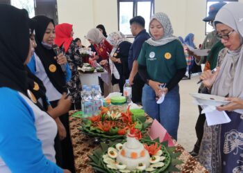 lomba memasak aneka pangan dari mangrove di Muara Badak (Dok: YPUI)
