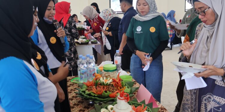 lomba memasak aneka pangan dari mangrove di Muara Badak (Dok: YPUI)