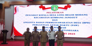(Foto bersama saat pelantikan Pj Kades Long Beleh Modang/Istimewa)