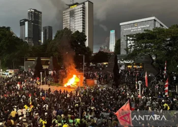 Suasana demonstrasi di depan Polda Metro Jaya, Jakarta, Jumat sore (29/8/2025). ANTARA/Nabil Ihsan/am.