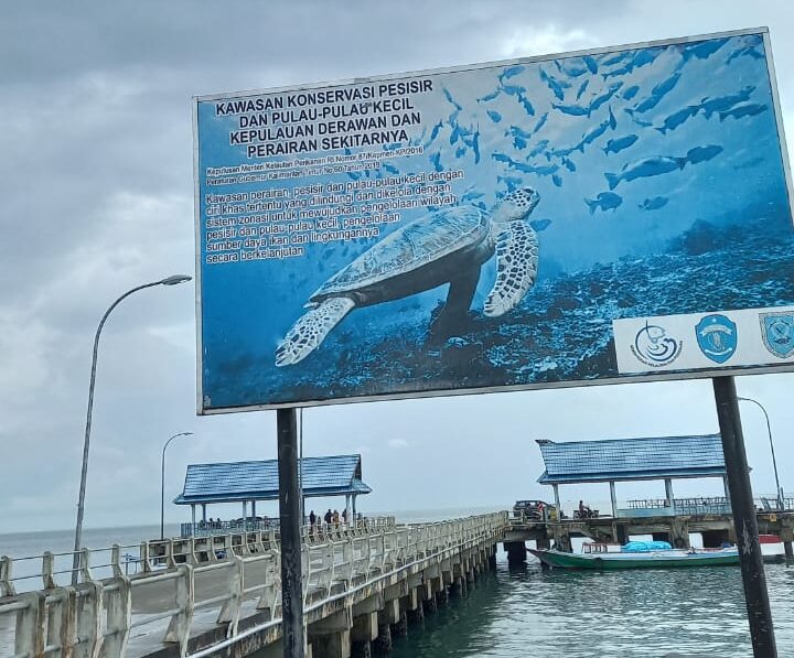 Dermaga menuju Pulau Derawan (foto: Nofiyc)