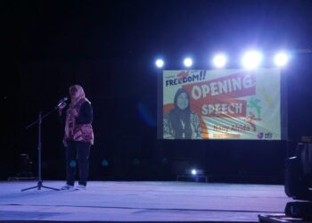 Ketua Umum Aliansi Jurnalis Independen (AJI) Nany Afrida saat membuka Fesmed 2025 (Foto: Panitia)