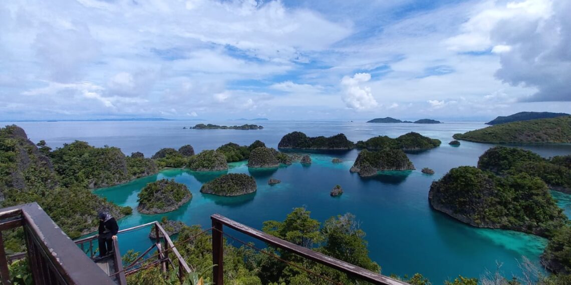 pemandangan laut di Raja Ampat (foto: Nofiyatul Chalimah)