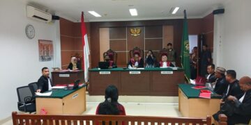 Terdakwa Marliyati saat duduk di uang sidang PN Batam, Kamis (6/11/2025). (Alamudin/detikSumut)