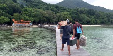 ilustrasi pesisir di Pulau Jawa
