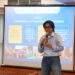 Anastasya Dea Samantha, perwakilan Tim Penulis "Toolkit Aksi Iklim Orang Muda yang Responsif Gender di Indonesia" memperkenalkan isi toolkit dan bagaimana menggunakannya untuk proyek iklim. Photo: UN Women/Christina Phan
