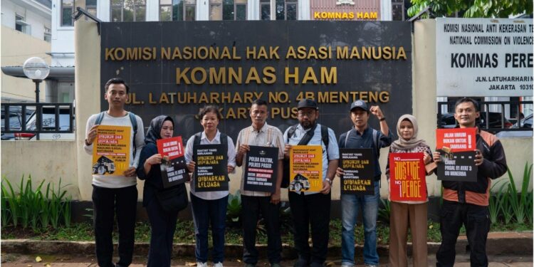 Misran dan tim takar di depan Komnas HAM