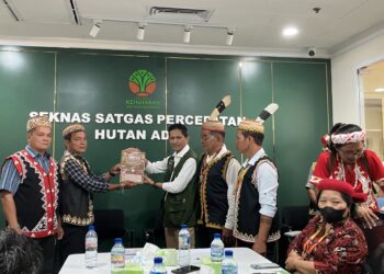 Saat masyarakat adat berkomunikasi untuk percepatan penetapan hutan adat (foto: istimewa)