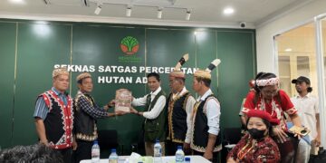 Saat masyarakat adat berkomunikasi untuk percepatan penetapan hutan adat (foto: istimewa)